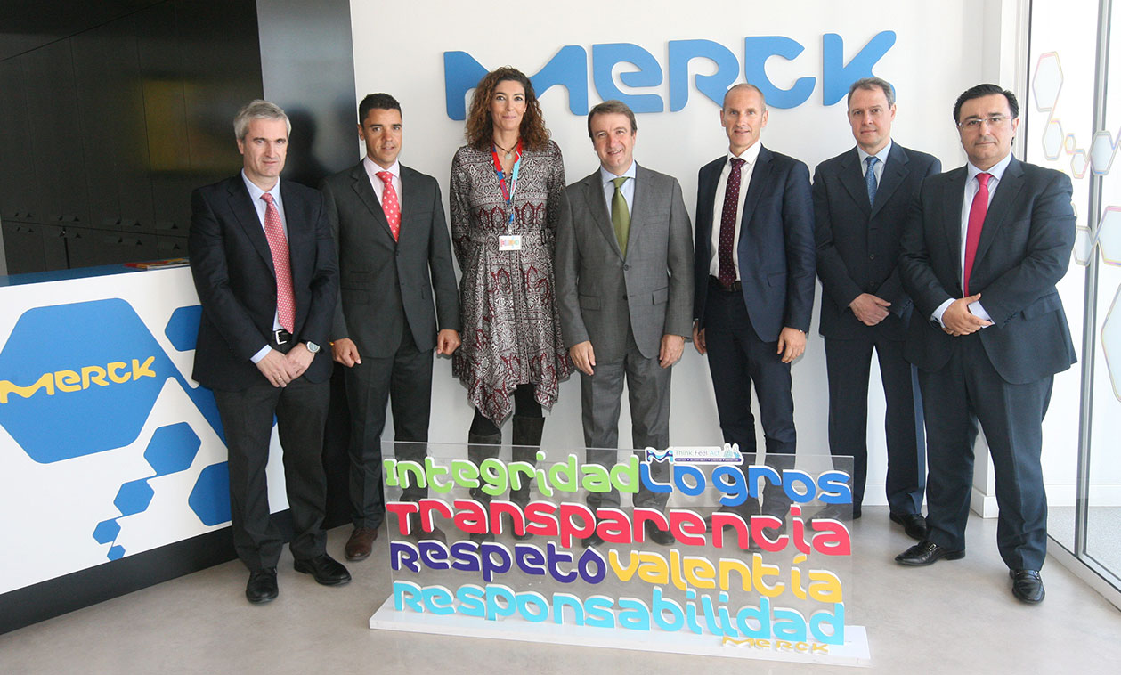 El Alcalde visita la planta biotecnológica de la farmacéutica Merck