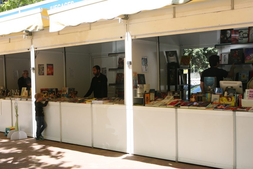 Tres Cantos recupera la Feria del Libro en la Avenida de Colmenar