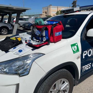 Los coches de la Policía Local de Tres Cantos incorporan un botiquín de primeros auxilios en su equipamiento
