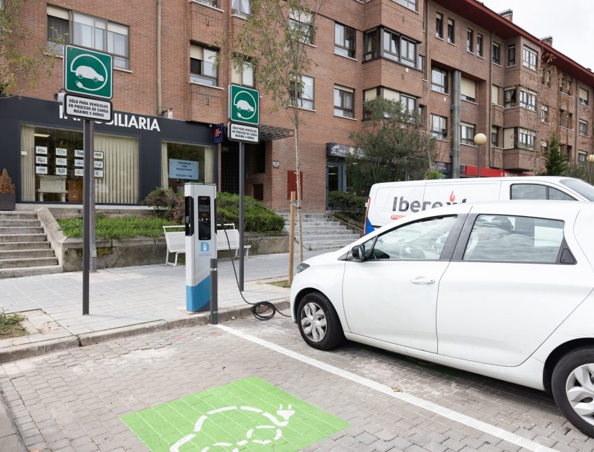 Tres Cantos, una ciudad cada día más eficiente gracias a dos nuevos puntos de recarga para vehículos eléctricos